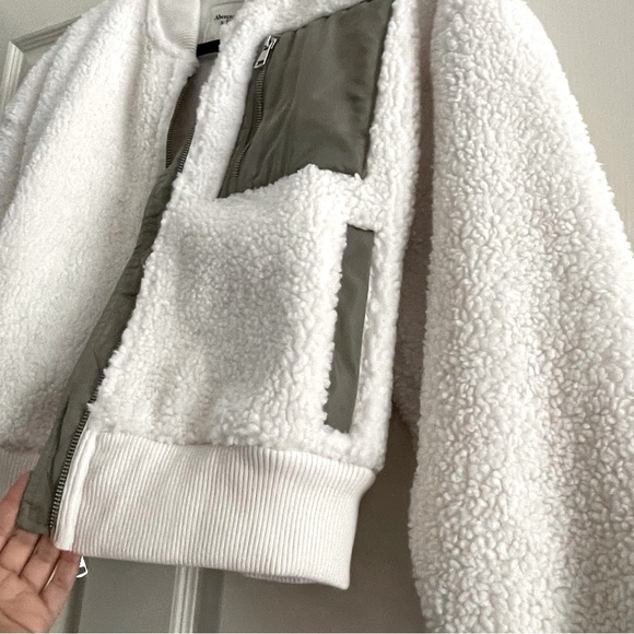 Abercrombie & Fitch Fleece Sherpa Bomber Jacket Women M Crop Full Zip White - Picture 8 of 15
